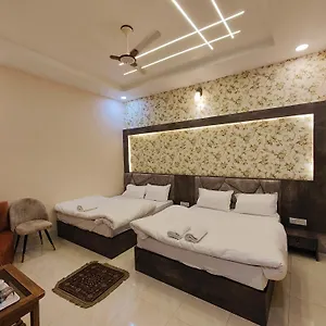  Hotel Mangal Murti India